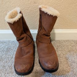 UGG Women's Glendale brown leather Size 10