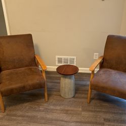 2 Chairs and Side Table 