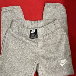 Gray Nike Sportswear for Girls Size 6, Joggers grises de Nike, Nike's signature logo is embroidered on the left thigh for a premium look and feel. Sta