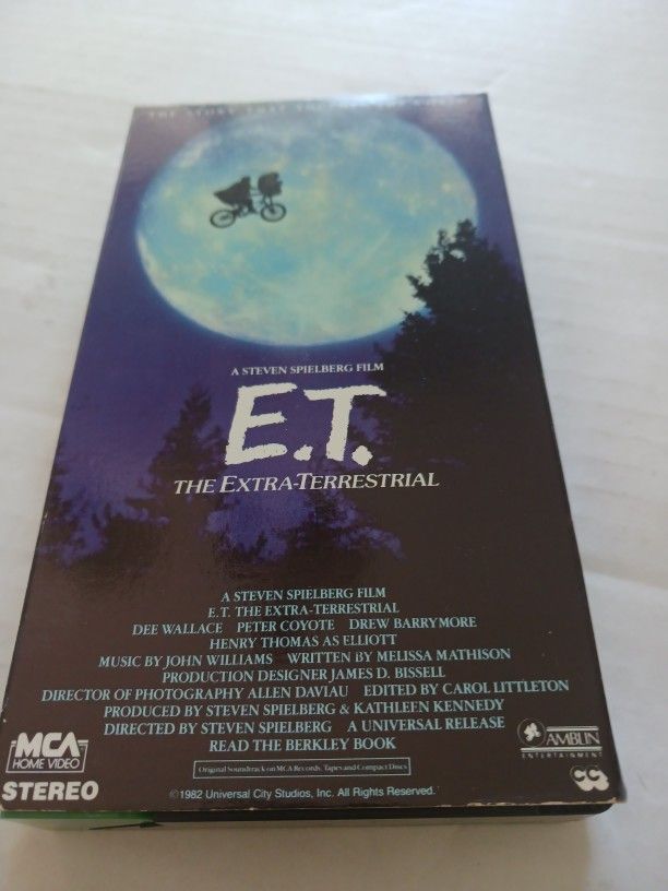 E.T. The Extra-Terrestrial - VHS Tape With Drew Barrymore & Henry Thomas