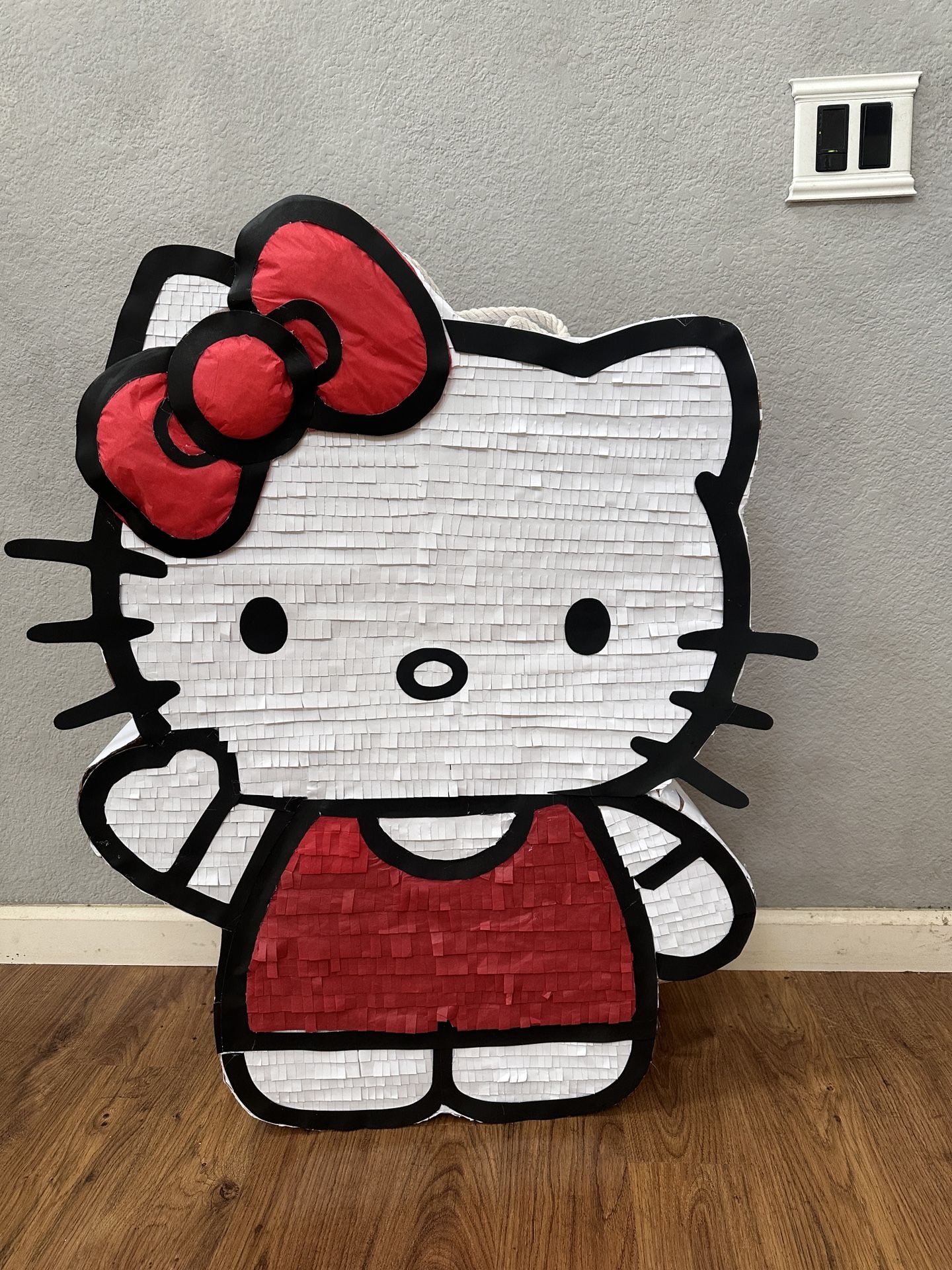 Hello Kitty Piñata 