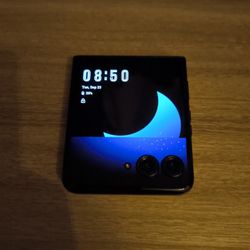 Motorola Razr+ 2024 