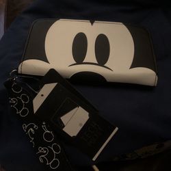 MICKEY MOUSE WALLET ( NEW ) $25