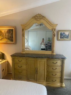 Dresser With Mirror