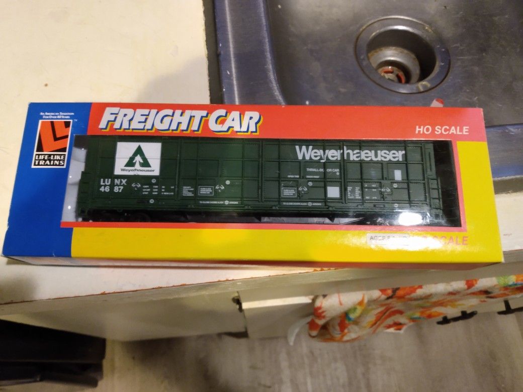 New Ho Scale Lifelike Freight Car