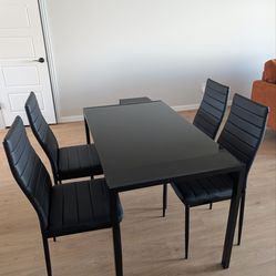 Dinning set with 4 chairs.