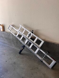 Hitch bike rack for dirtbike