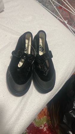 Women’s 6.5 vans black velvet Mary Jane’s