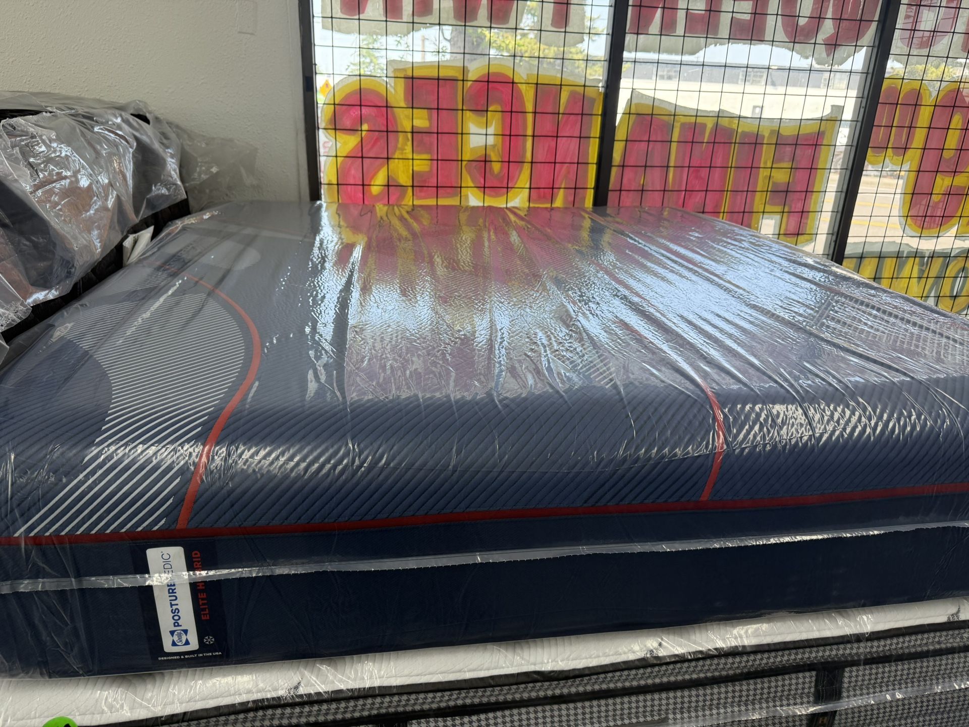 KING SIZE SEALY POSTUREPEDIC ELITE HYBRID “BRENHAM” FIRM MATTRESS & BOX SPRINGS BED SET