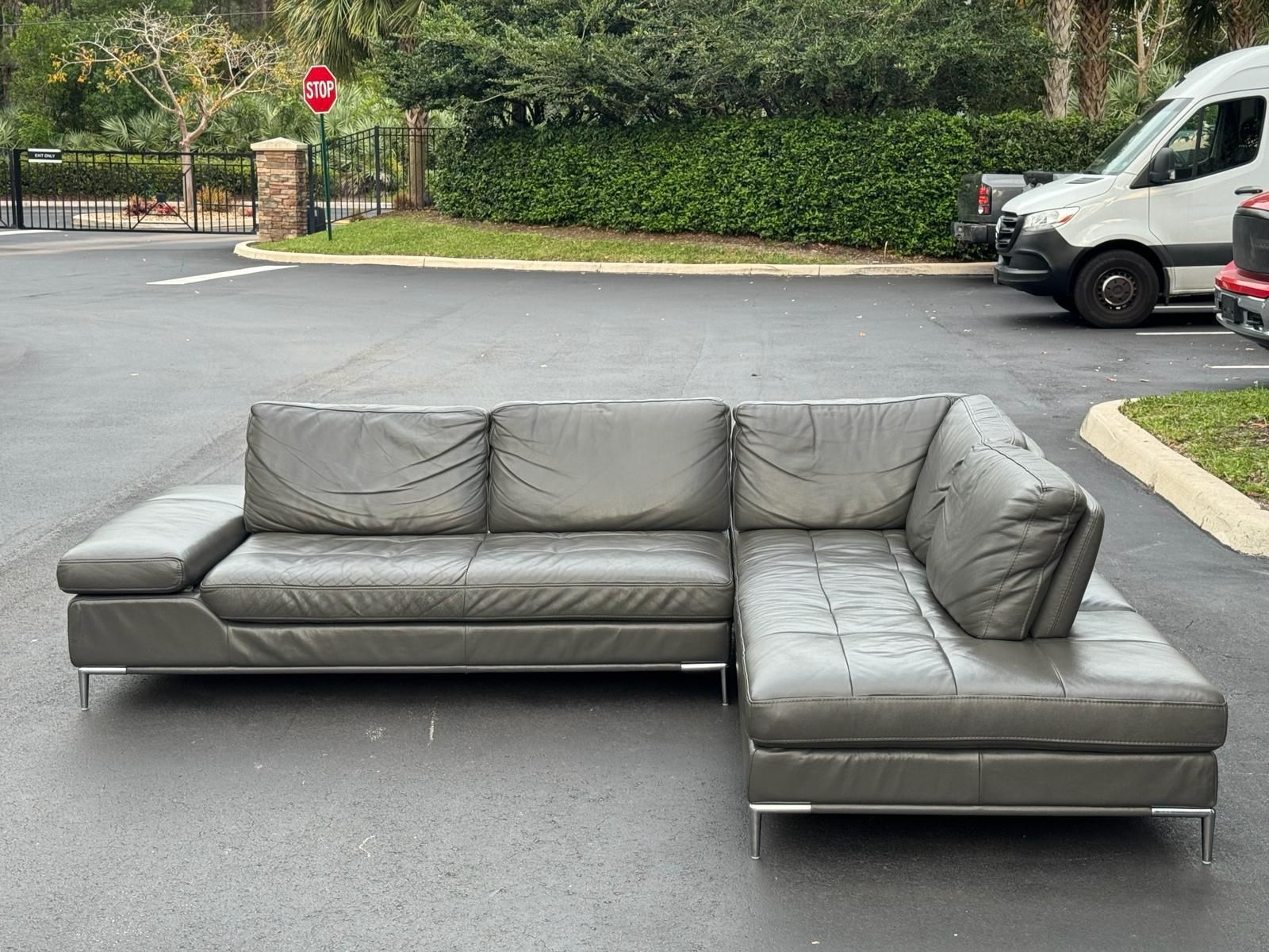 REAL LEATHER MODERN GRAY SECTIONAL COUCH WITH ADJUSTABLE BACK REST LIKE A NEW DELIVERY AVAILABLE 🚚
