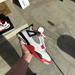 Jordan 4 Fire Red Size 11.5