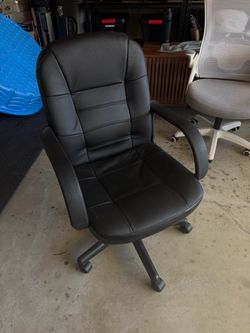 Black Padded Executive Office Chair
