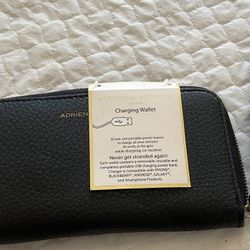 NWT Adrienne Vittadini Black Charging Wallet Wristlet - $60 MSRP