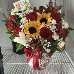 Jarrita Flower Arrangement 