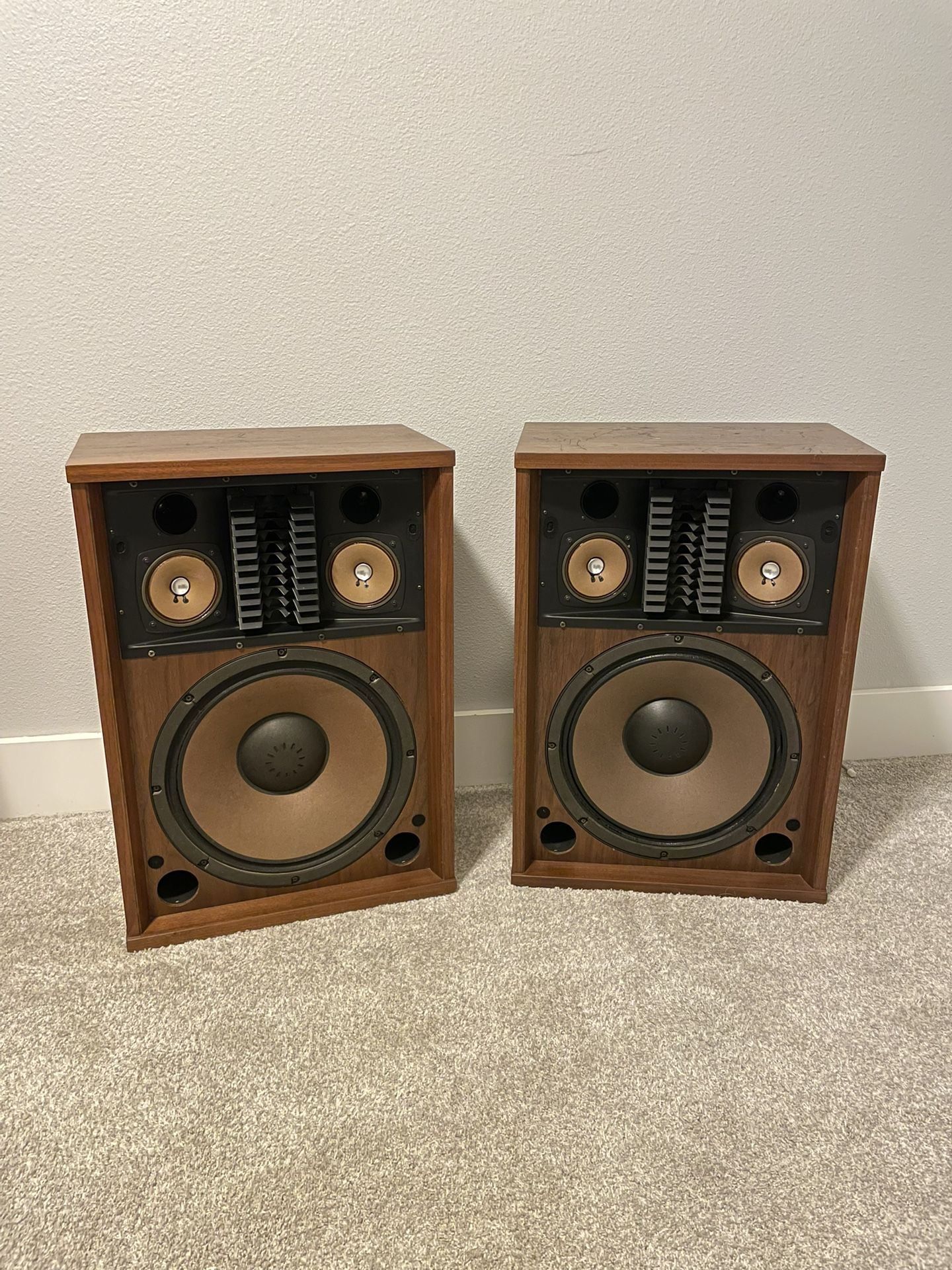 Sansui vintage  SP-3500 speakers 