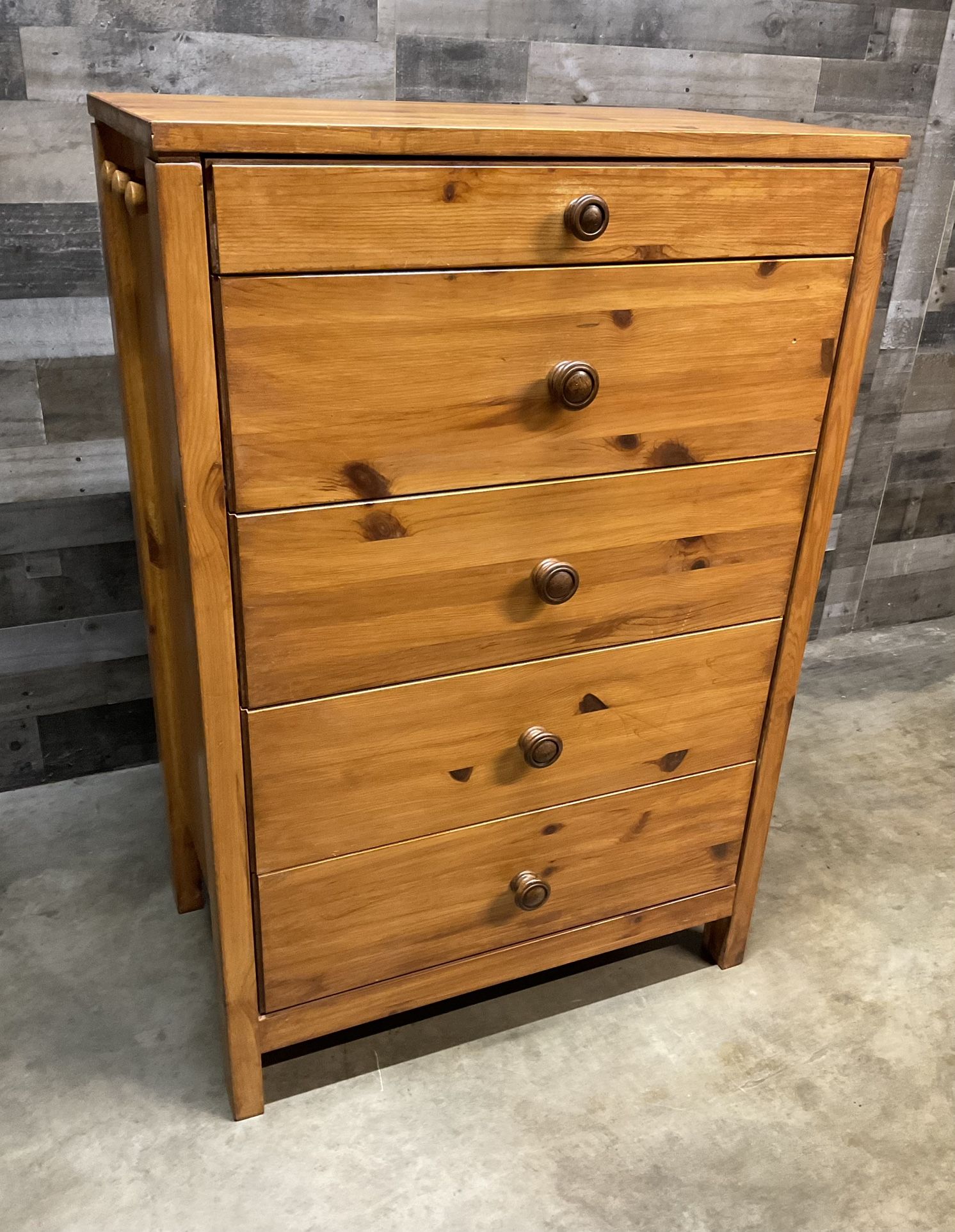 Fantastic All Hardwood 5-Pull Chest of Drawers in Newer Condition