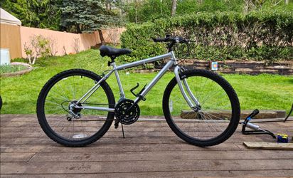 26" Wheels Bike. 
(NEW back inner tube)