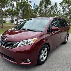 2012 Toyota Sienna