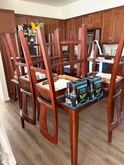 Table an 6 Chairs