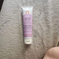 First Aid Beauty Bump Eraser Body Scrub