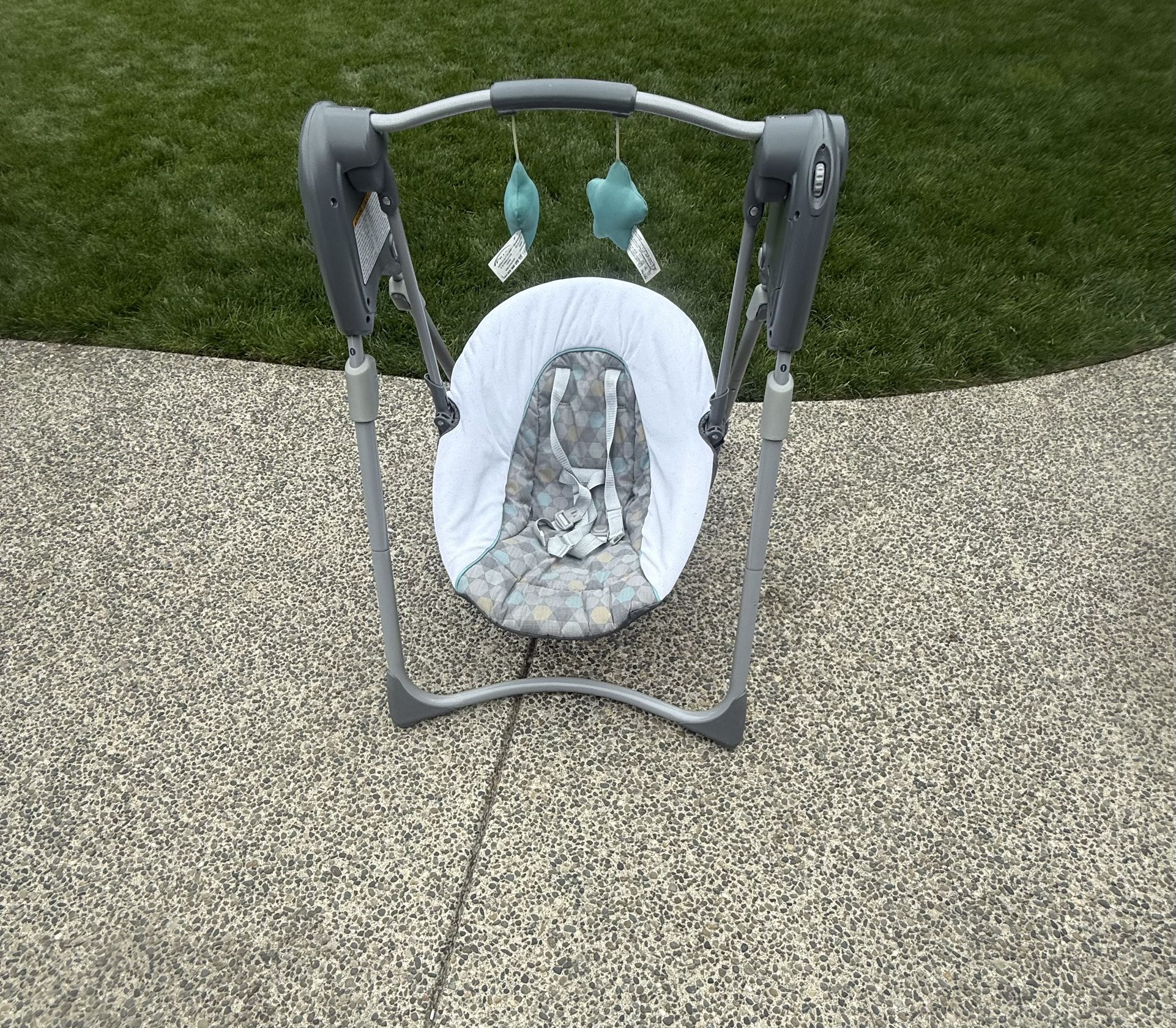 Graco Slim Spaces Compact Swing Infant 