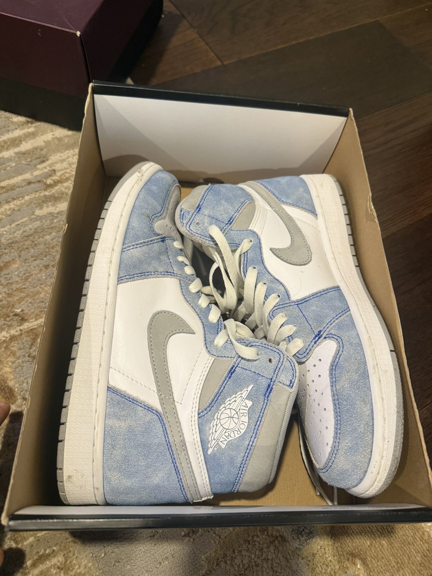 Jordan 1 Hyper Royal