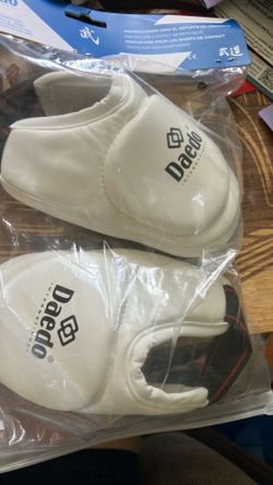 Taekwondo Instep Guard - Foam Covered in Synthetic Leather for Foot Protection, White, Sizes XS-L, Ideal for Taekwondo Competition & Training