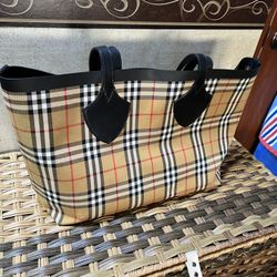 Burberry Large Tote 