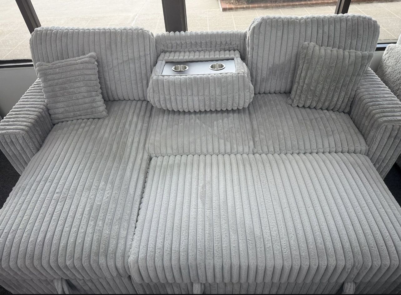 Reversible sectional w/Pull out bed