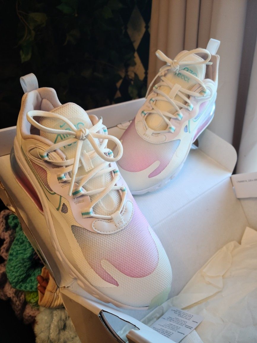 Nike Air Max 270 REACT SE SIZE 7 womens