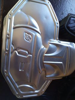 1982 Mandalorian Cake Pan