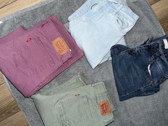 Zapatos de nińo y pantalones