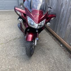 05 Honda ST1300 Sport Touring, Great Commuter. 2,999 OBO