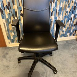 Office desk chair 