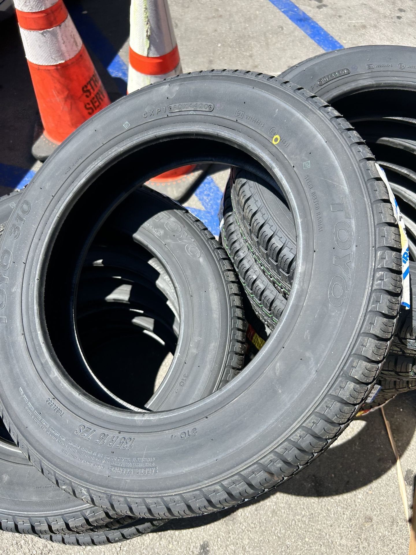 135R15.   TOYO TIRES.     