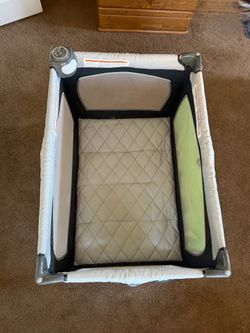Chicco Portable Play Yard