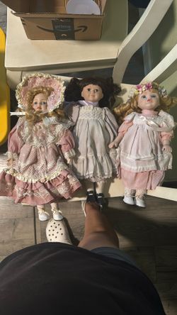 Porcelain dolls with stands