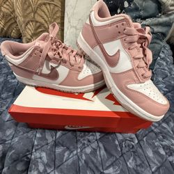 Nike Dunks (low)