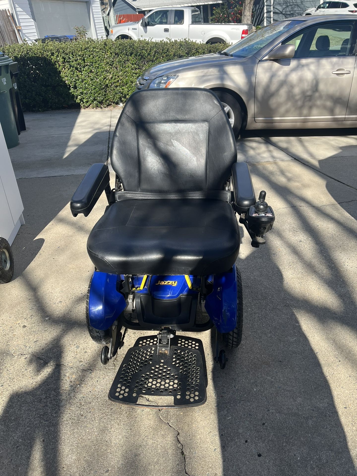 Jazzy Pride 1450 Power Mobility Scooter (600 Lb Weight Limit)
