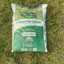 Stag-Green Lawn Fertilizer Plus iron 29-0-5 covers 15,000 square feet B/O 