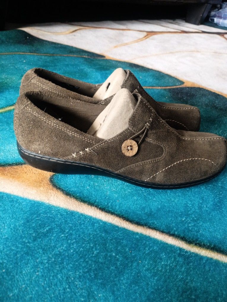 Woman's Pair Of Clark's Bendables