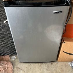 Magic Chef Fridge 