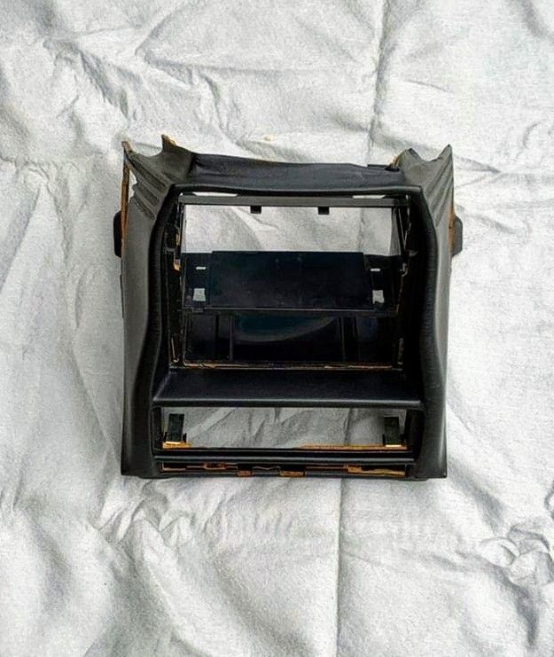 Mercedes Benz 190 E Center Console