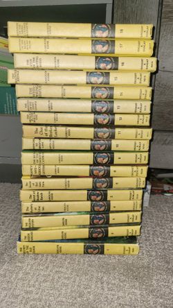 17 Vintage NANCY DREW mystery Books
