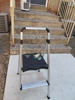 2 step ladder $10 2555 Welsh Rd its still available any day before 6pm