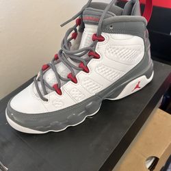 Jordan's size 6 grade school 