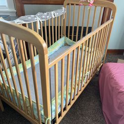 Baby Crib With Lowering Rail