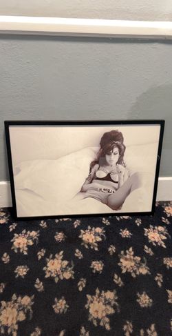 Amy Winehouse Landscape Frame (B&W)