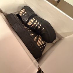 Burberry shoes (read description)