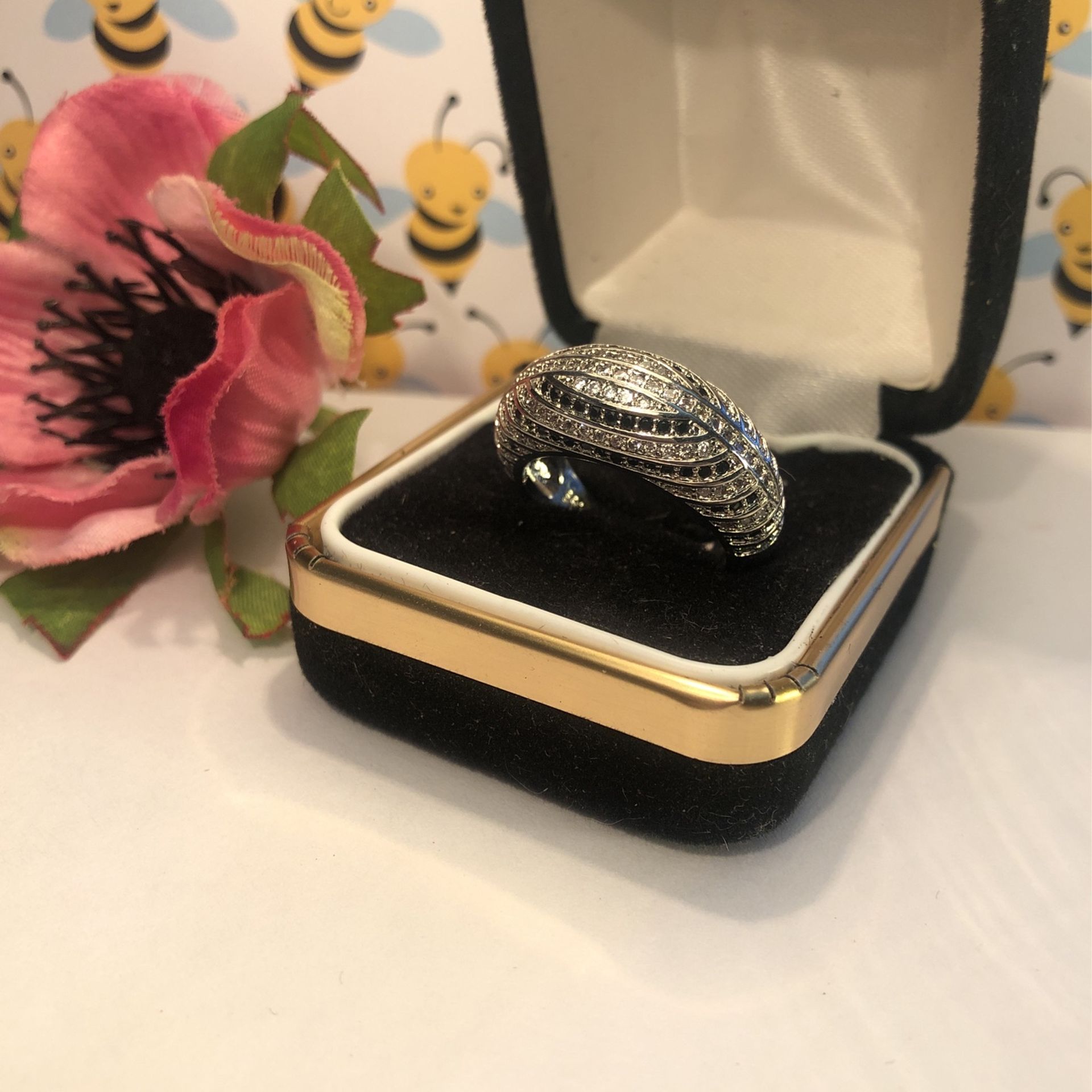 Dome Shaped Band With Chanbel Set Black& white Sapphires On Sterling Silver .925 Stamped Band Sz(7